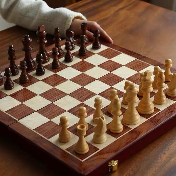 Magnetisch houten schaakspel,  - Board Game Queen recensie en prijs