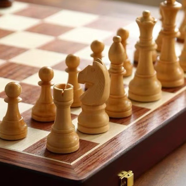Magnetisch houten schaakspel,  - Board Game Queen recensie en prijs