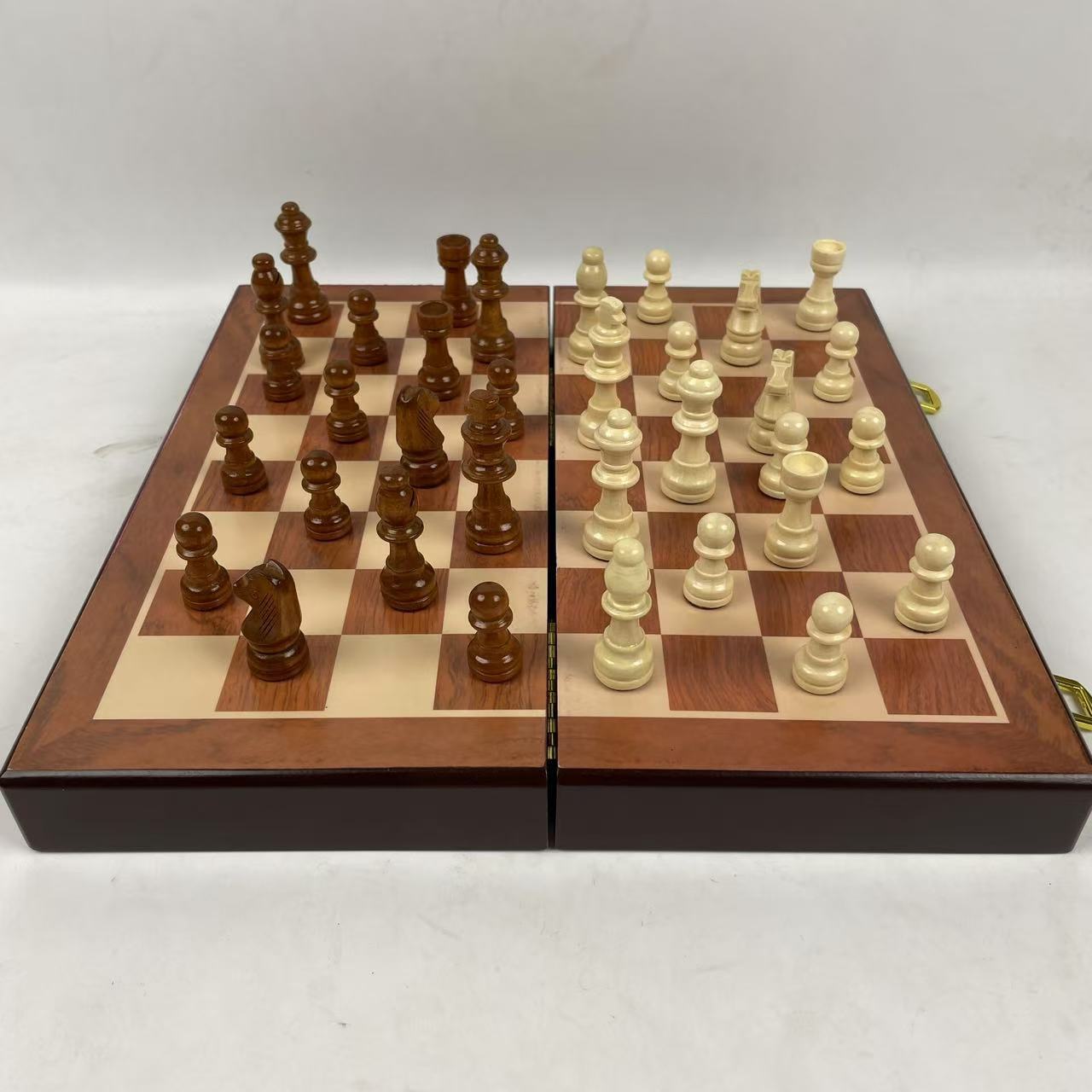Magnetisch houten schaakspel,  - Board Game Queen recensie en prijs
