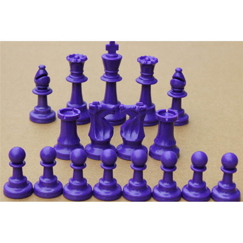 Kleurrijke Plastic Schaakstukk - Board Game Queen recensie en prijs